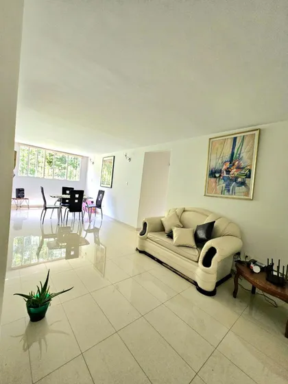Hermoso Apartamento Estilo Moderno, Piso Bajo.