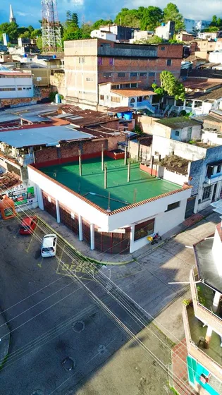 Vende / Alquila Amplio Local  Esquina Calle 9 Con Carrera9