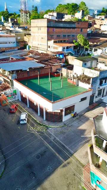 Vende / Alquila Amplio Local  Esquina Calle 9 Con Carrera9