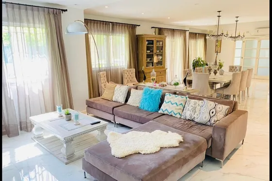 Casa En Venta 8 Ambientes En Parque Leloir