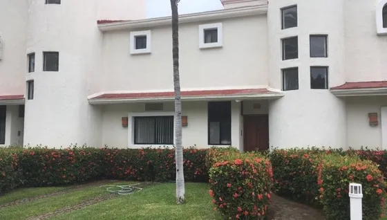 Casa En Condominio De Recuperacion Bancaria En Acapulco