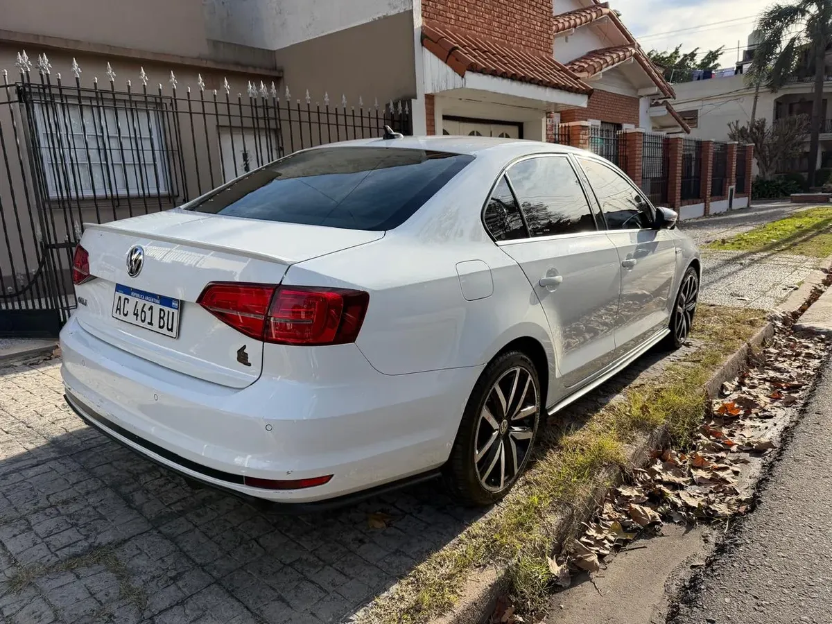 Volkswagen Vento 2.0 TSI GLI 211 HP App-Connect + Navigation DSG5093449757786214413
