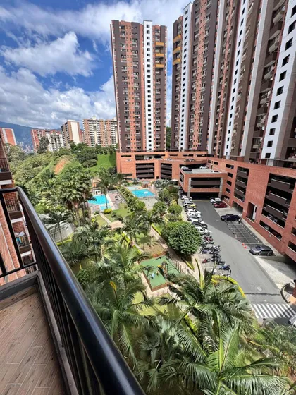 Venta Hermoso Apartamento En Medellín Rodeo Alto