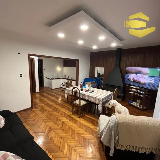Venta Casa De Altos 3 Dormitorios + Doble Garage La Comercial Montevideo C