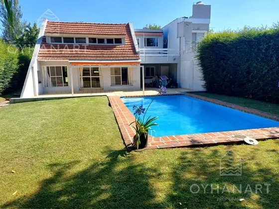 Casa En  Náutico Escobar Country Club Con Pileta 