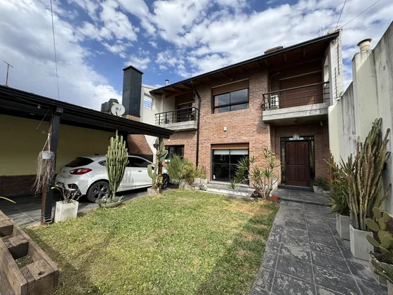 Casa En Venta En Zona Sur 3 Dormitorios