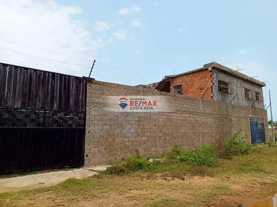 En Venta Multipropiedad En Chichiriviche, Apartamento, Dos Locales Y Amplio Terreno, Oportunidad De Inservion Para Negocio.
