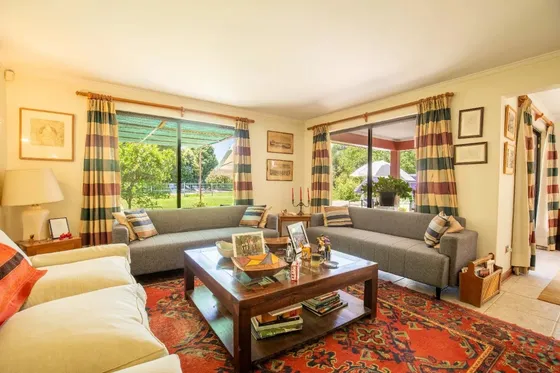 Estupenda Casa Con 5 Dormitorios Y Piscina