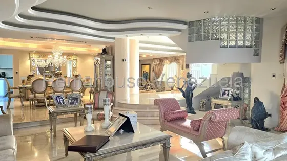 Casa En Venta En Los Palos Grandes, Mls 26-7457