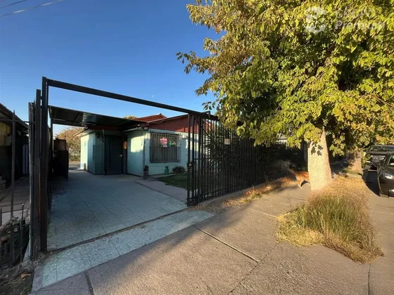 Casa En Cerrillos De 3d, 1b Con Galeria Y Gran Patio.
