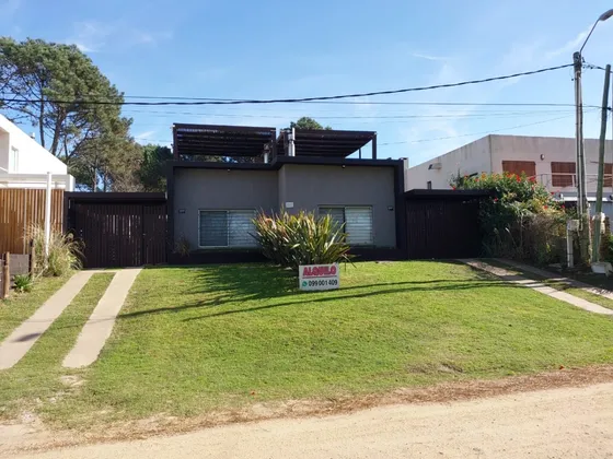 San Francisco - Punta Colorada - Piriapolis -  51 Mts Del Mar - Estufa A Leña Consulte Por Wsp Por Otra Casa Mas