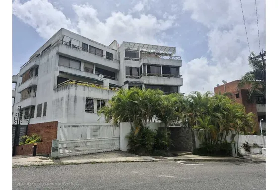 Planta Baja Con Terraza Urbanización Miranda