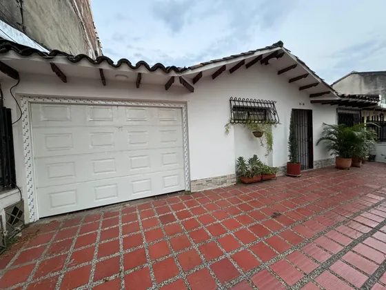 Casa En La Flora - Venta 