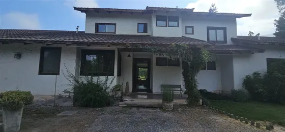 Casa En Venta De 7 Dorm. En Calera De Tango