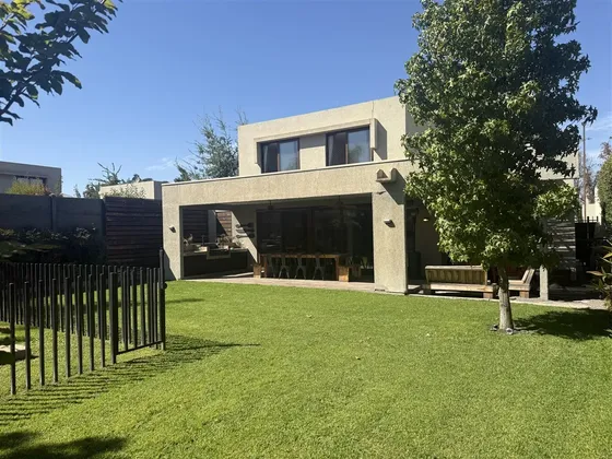 Casa En Venta De 3 Dorm. En Colina