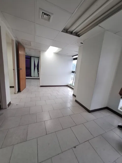 Vera Casa Inmobiliaria Alquila Oficina En La Av Bolívar Norte Valencia Jlop