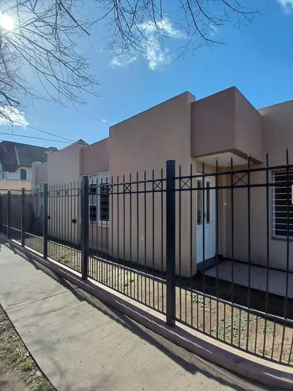 Venta Casa 3 Dormitorios Castelar Con Cochera