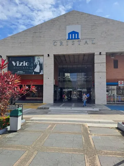 Local En Alquiler En El Centro Comercial Cristal, Naguanagua. Dl