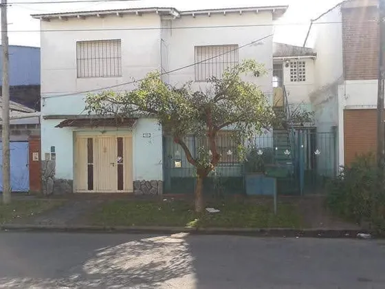 Casa En Venta - 4 Dormitorios 3 Baños - 132mts2 - Haedo