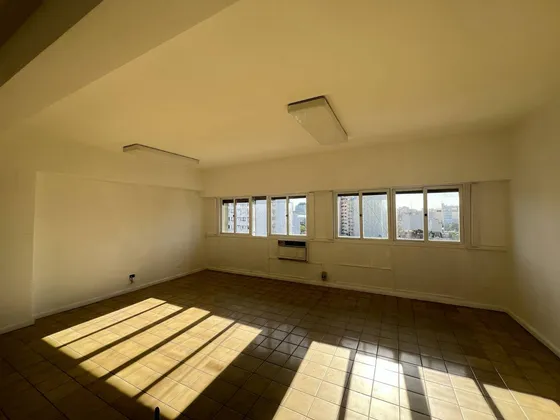 Venta Oficina Dúplex En El Centro / Monserrat