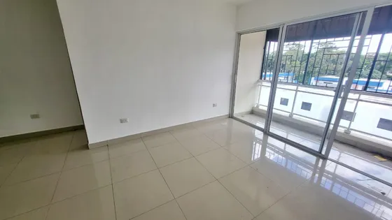 Apartamento En Alquiler En Villas Naco 4to Piso Con Terraza, Cerca De La Sirena K13