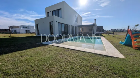 Casa En Venta Barrio Santa Ana | Villanueva | Pileta Permuta