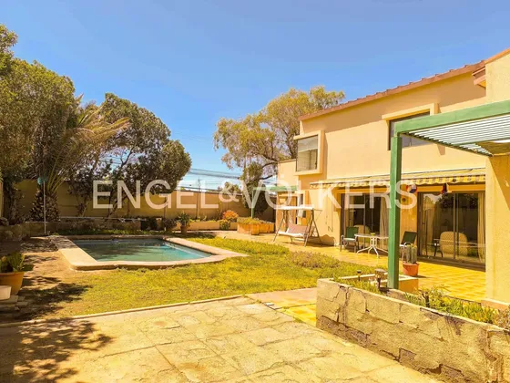 En Venta Residencia 234 M2 Construídos En 746 M2