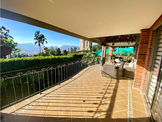 Vendemos Casa Con Vista En Cola Del Zorro - El Poblado