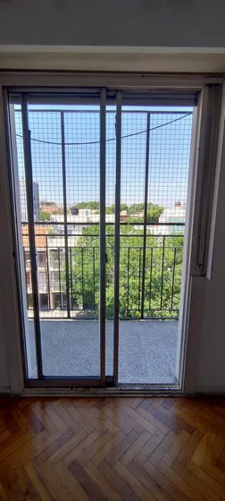 Al Frente Con Balcón - Luminoso!