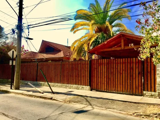 Casa En Venta De 3 Dorm. En La Cisterna