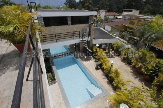 Agp Casa Con Anexos En Venta En Lomas De La Lagunita, Documentos Al Día, Piscina, Vista Al Ávila 23-2417 Ys 