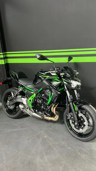Kawasaki Z650 Naked Kawasaki Jack ! Nuevo Color 2025!