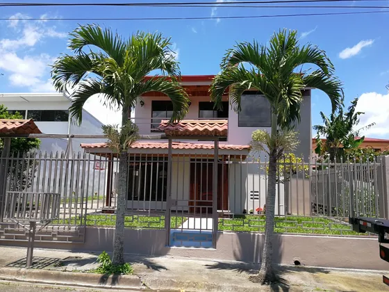 Casa En Ubicación Extratégica, Cerca De Todo.