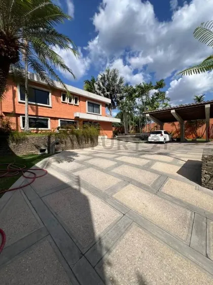 Century 21 Inmobiliaria A1 Vende Casa-quinta De 2 Plantas En La Viña Valencia