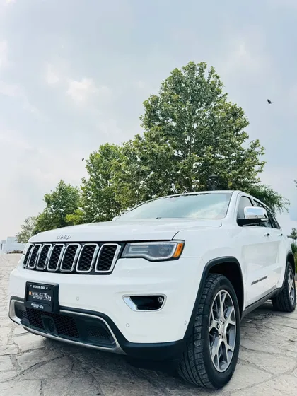 Jeep Grand Cherokee 5.7 Limited Lujo 4x4 At