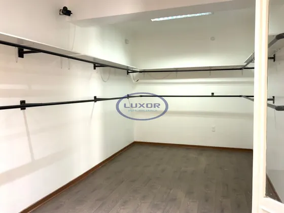 Ideal Para Oficinas Y Diversos Rubros. Excelente Ubicación. 