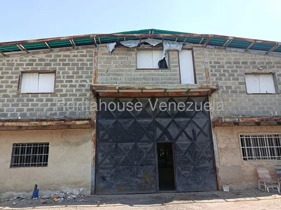Galpón Espacioso En Alquiler, Con Unas Características Y Ubicación Cercana A Avenida Principal, Es Muy Conveniente Para Diversos Tipos De Negocios. Con 1262 Metros Cuadrados De Terreno Y 900 Metros 2