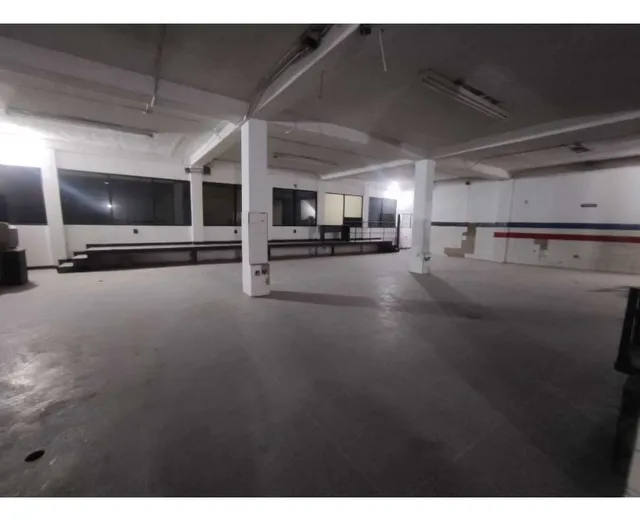 Se Alquila Local Comercial En Piedra Azul