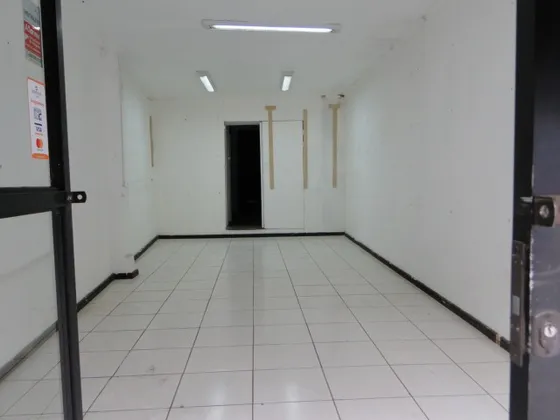 Arriendo Excelente Local En Plena Av. Recoleta - Santiago