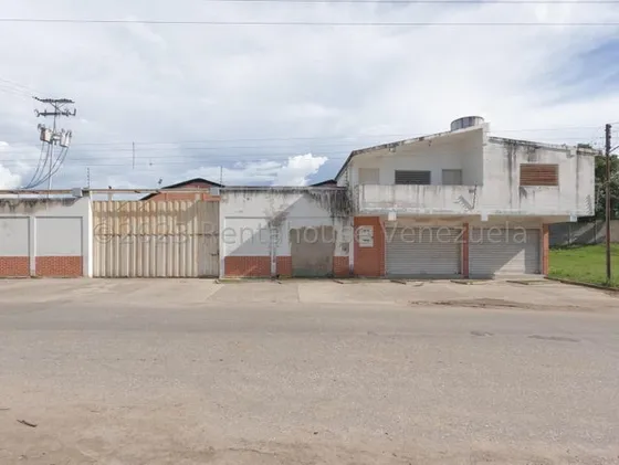 Vendo 2 Galpones De 485m2 C/u 1 Instalación Independiente De Los Galpones, Deposito, Cava Cuarto Y Una Casa.