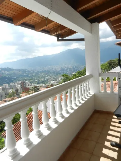 Venta De Confortable Casa En Los Samanes
