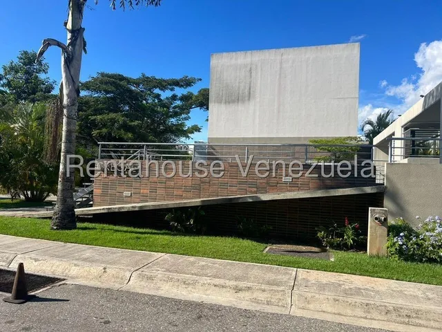 Dennymar, Alquila Bello Y Amplio Twonhouse, Al Este De La Ciudad, Brindándote La Oportunidad De Vivir Con Tu Familia En Ambientes Seguros Y Lleno De Comodidades Semi/amoblado B56986 Contáctame B 
