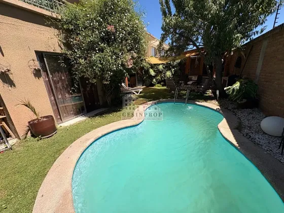 Hermosa Casa Con Piscina 290 M2, Ciudad Satélite, Maipú.
