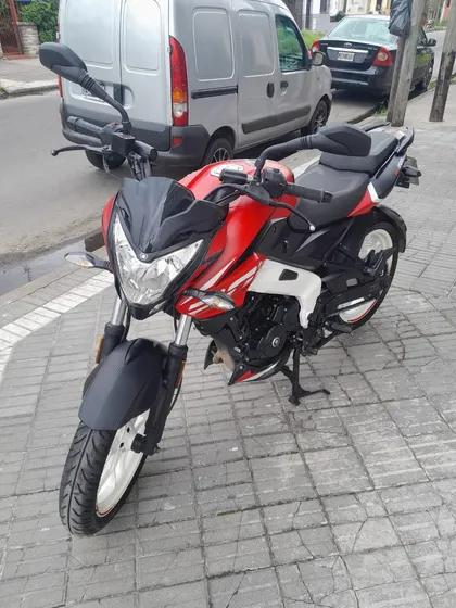 Bajaj Rouser 200 Ns Tricolor Titular