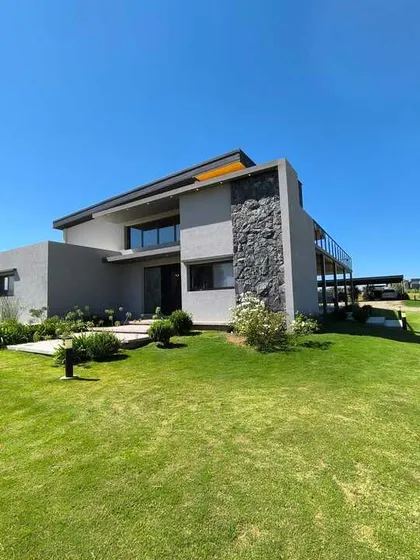 Venta De Exlusiva Residencia En Puerto Del Aguila, Los Molinos