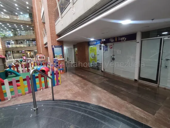 Excelente Local En Plaza Las Americas