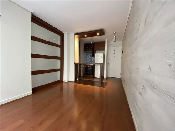 Arriendo Departamento, Ubicado En Lira Con Marín