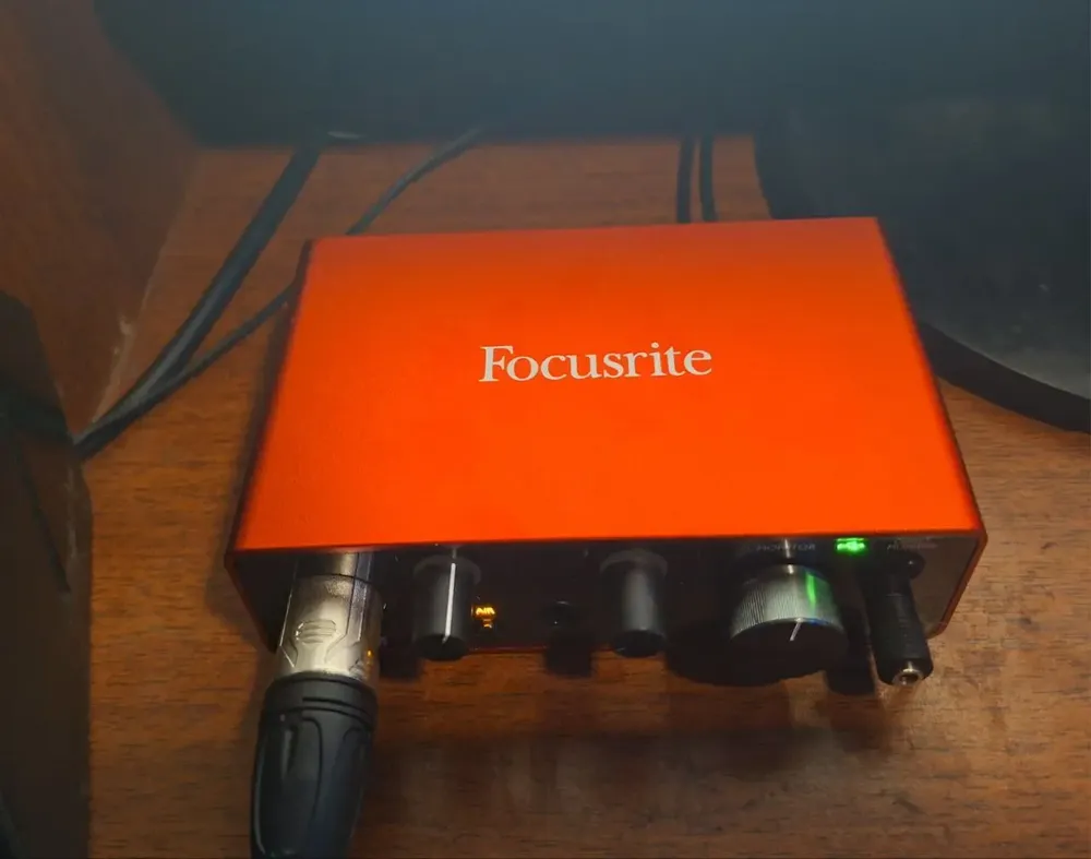 Interface de áudio Focusrite Scarlett Solo RED - 3ª Geração