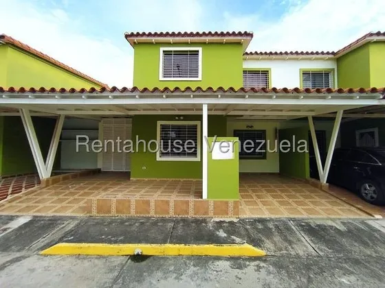 Hermosa Casa En Venta En Excelente Urbanismo De Cabudare, Donde El Confort De Sus Espacios Y Comodidad De Su Urbanismo Te Permitira Darle A Tu Familia El Hogar Soñado. La Casa Cuenta Con 3 Habitacione
