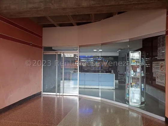 Local En Venta El Valle.incluye Fondo De Comercio Gimnasio,equipos,maquinas,todo.centro Com. Con Alto Flujo De Visitantes.24-5932gm